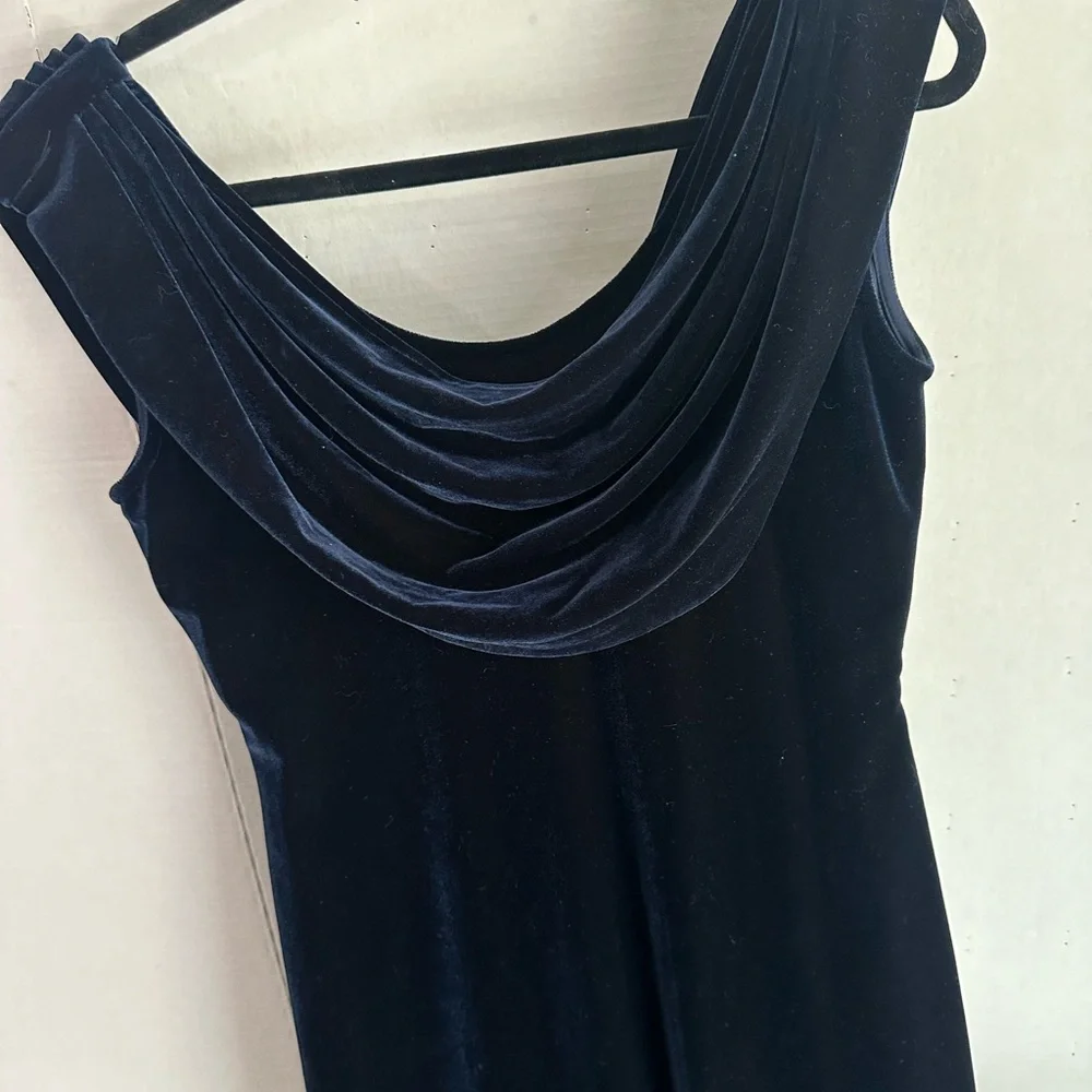 Elegant Navy Blue velvet off the shoulder Alex Evening Gown . - Picture 4 of 6